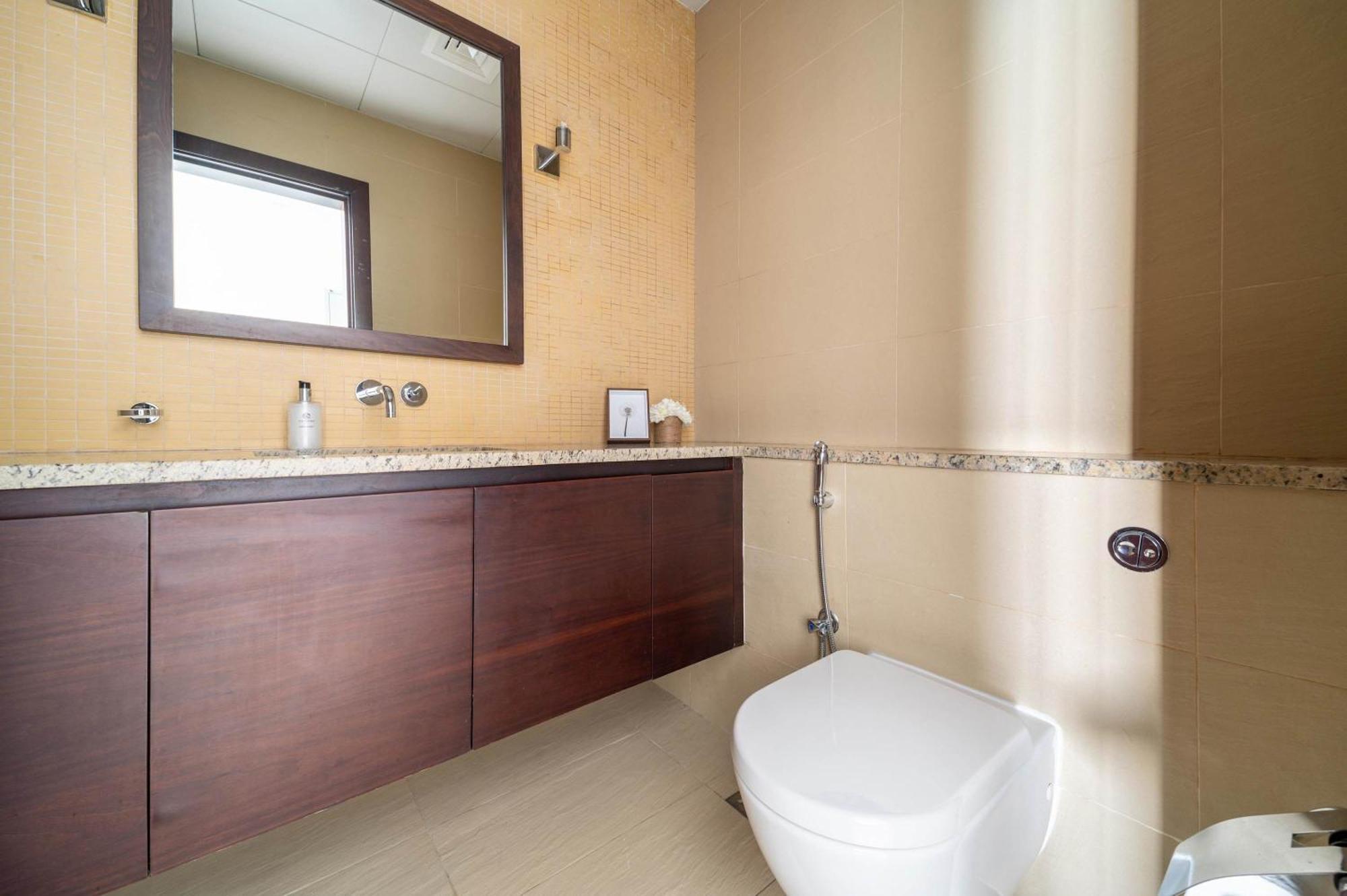 Frank Porter - Diamond, Tiara Residences * Dubai