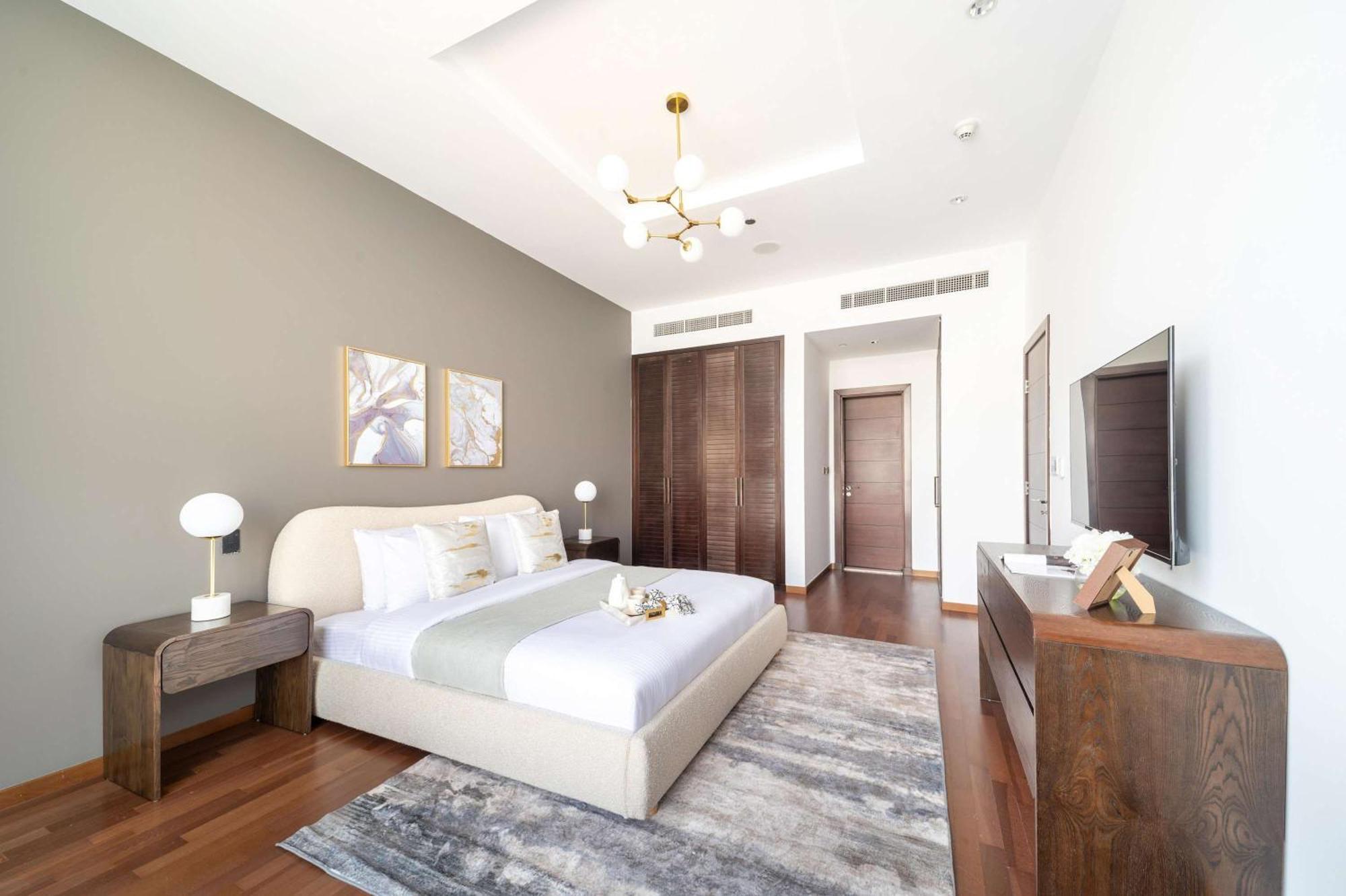 Frank Porter - Diamond, Tiara Residences Apartment