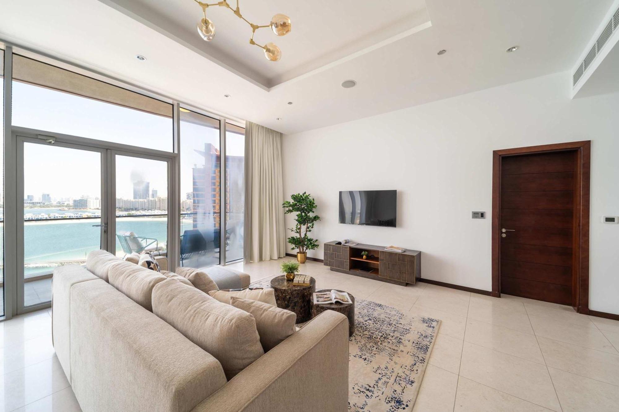 Frank Porter - Diamond, Tiara Residences Apartment *